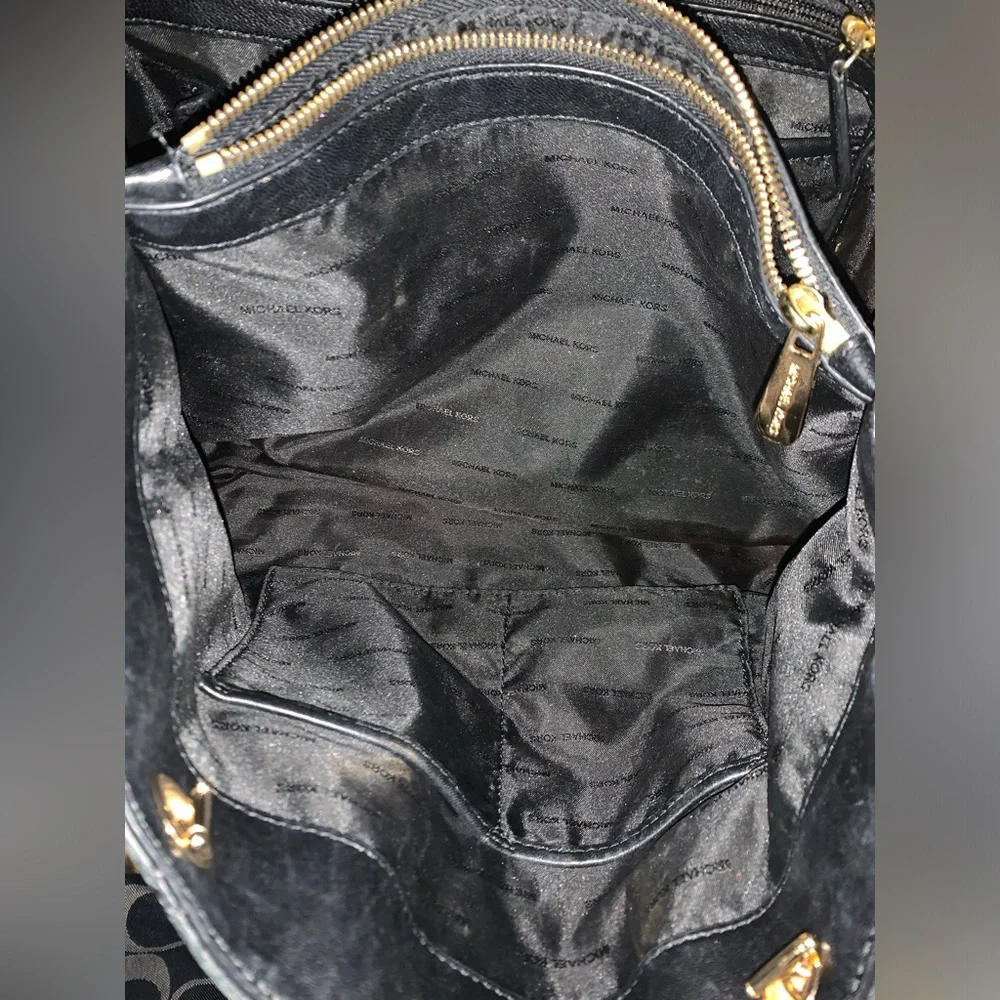 Michael Kors purse. - Picture 14 of 14